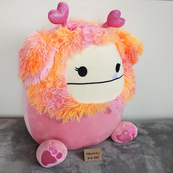 Squishmallows Caparinne Bigfoot Valentine's - Picture 3 of 7